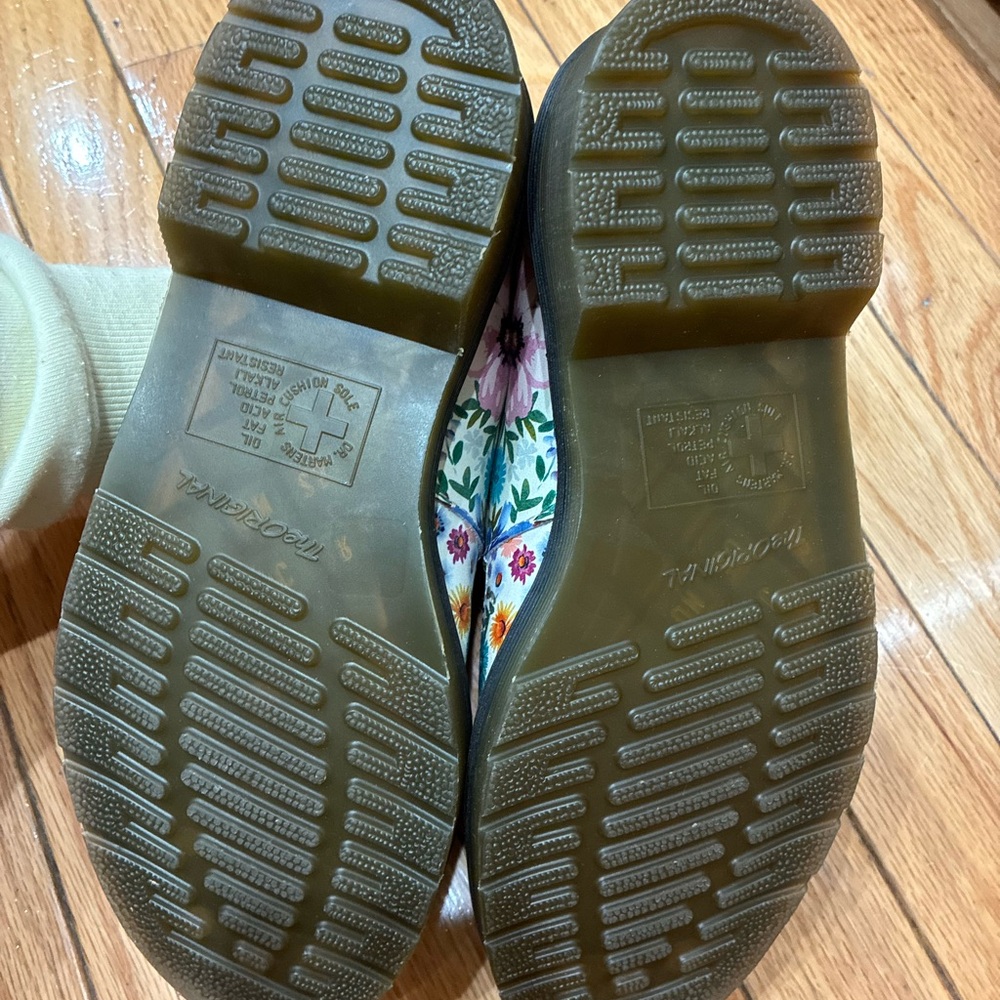 Dr. Martens Floral 8065 “Wanderlust” Floral Leather Mary Janes US Size 7l flower - Picture 4 of 9